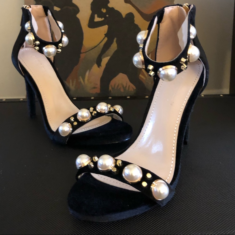 Velvet Faux Pearl Heel
